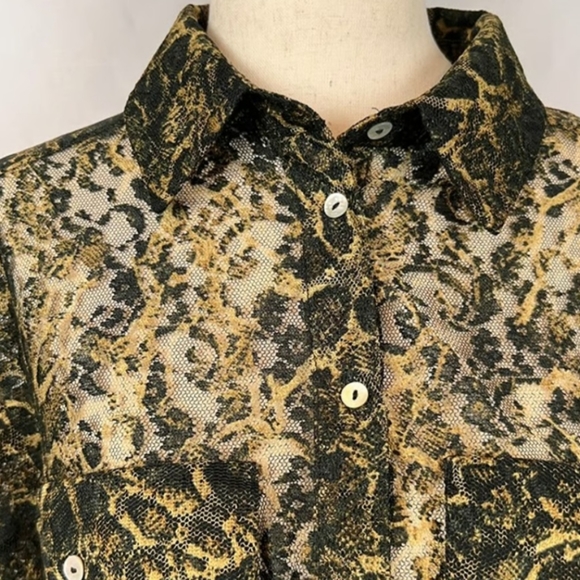Zara Snakeskin print lace blouse with 2 front pockets. Size S - Picture 2 of 10